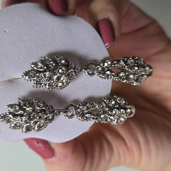 Silver Tone Rhnistones Drop Earrings - Picture 12 of 13